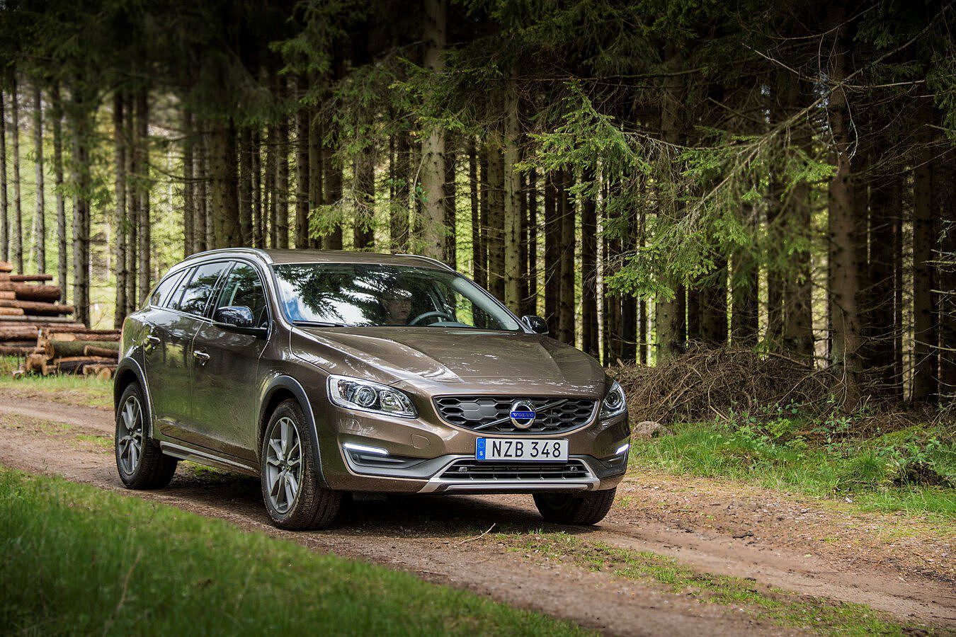 Volvo V60 Cross Country Premium Edition por 25.573€ Volvo V60 Cross Country Premium Edition por 25.573€